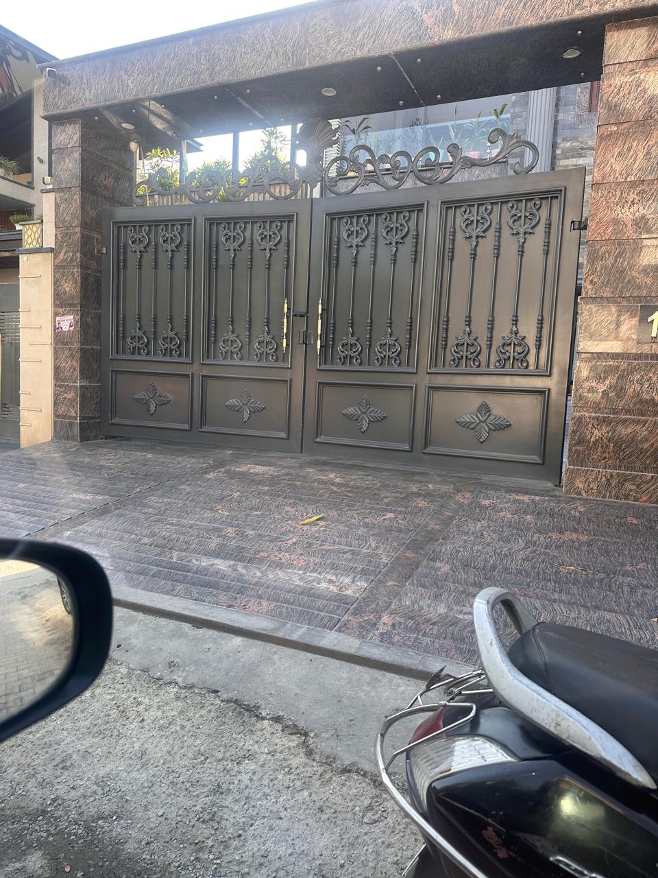 Premium ornamental steel gate fabricated by Laadla Steels in Karnal